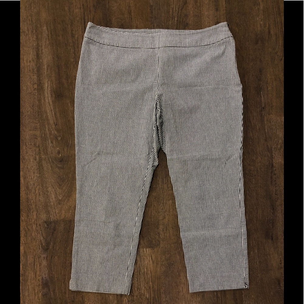 Cleo Black and white Capri's. EUC! 14P